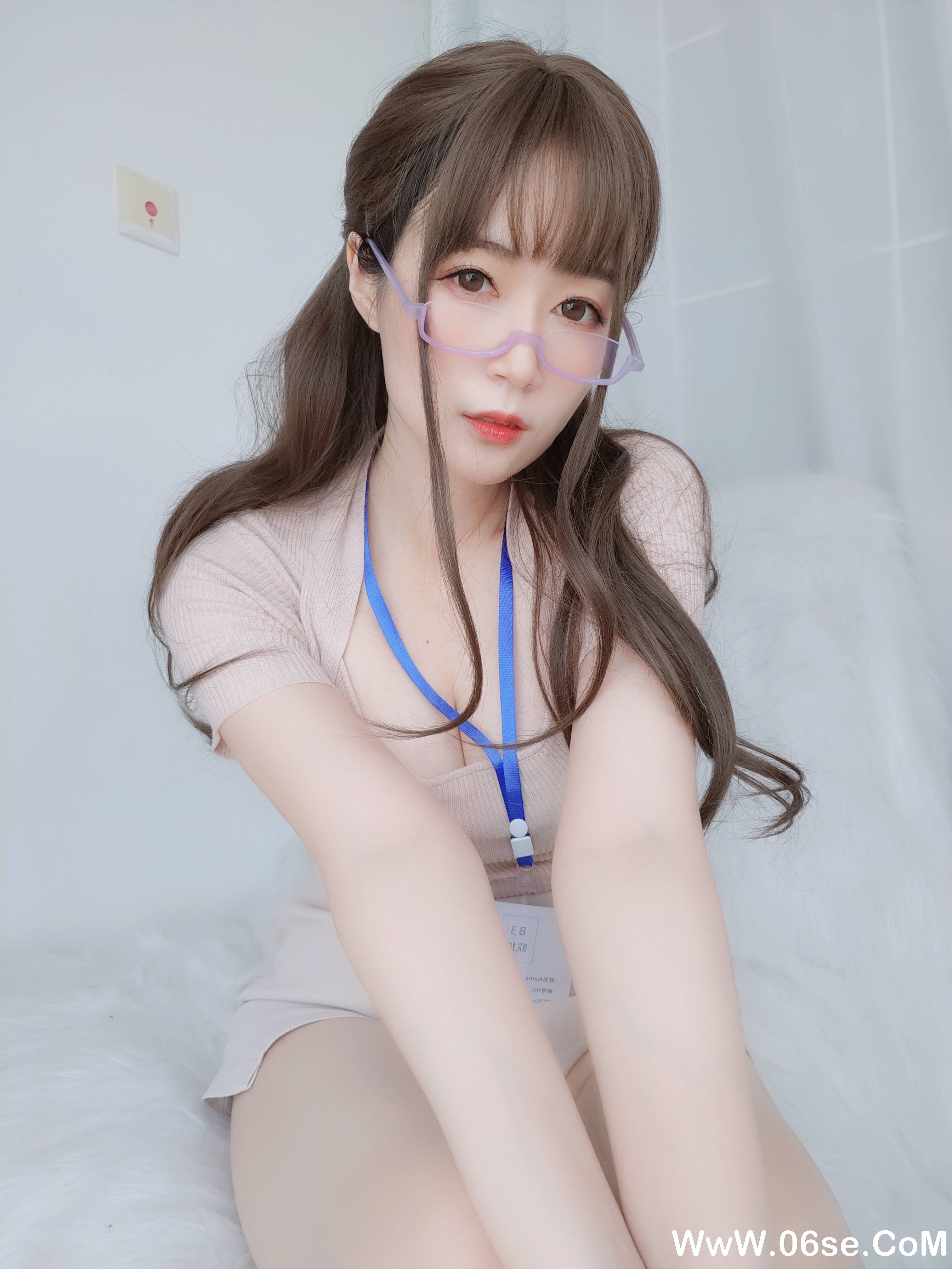 图片[19]-Coser小姐姐白银 NO.060 – 私人医生[159P+6V1.03G]-六色网