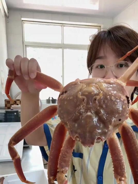 蟹肉棒蛤蜊，搭配鲜灵的小白菜包包子，鲜上加鲜