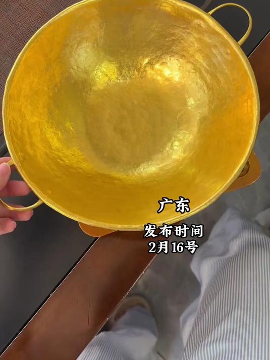 现在的生活是好了,顾客定制黄金炒锅用来炒菜