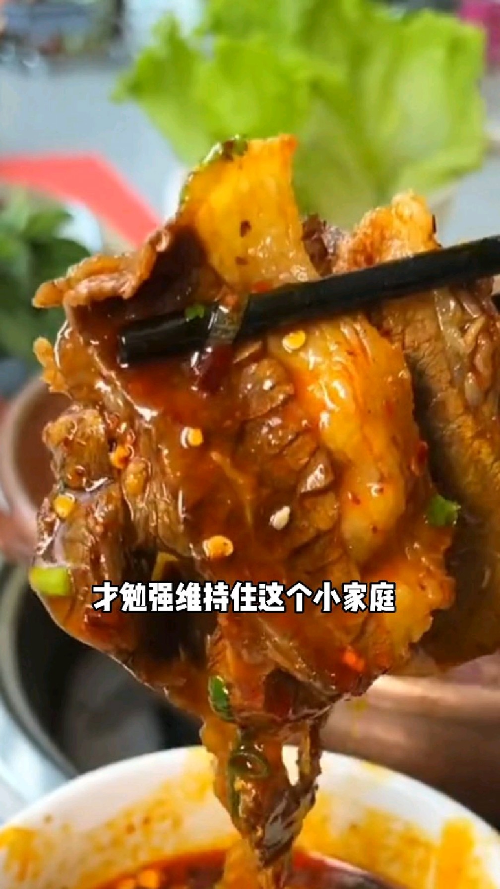 昆明制作难度堪比造飞机的火塘牛肉,下午6点坐满人,生意好到逃单都没人发现!