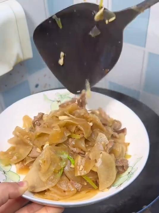 吃白萝卜的季节,这样简单炒一炒就特别好吃