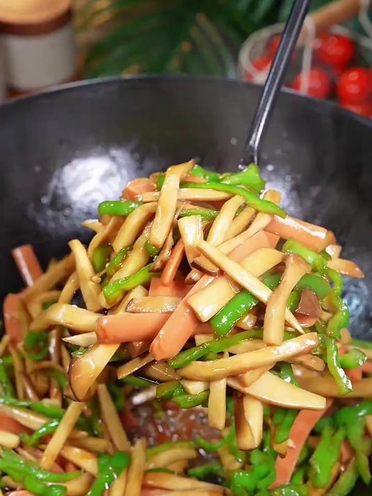 杏鲍菇炒辣椒像我这样做，香辣入味