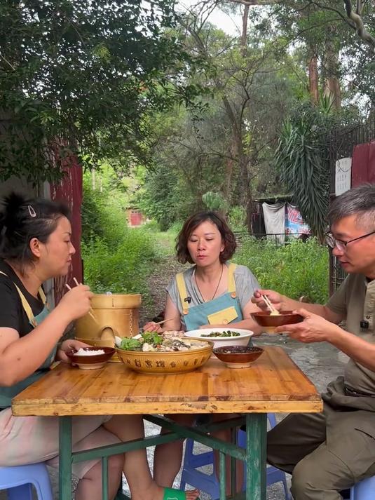 有朋友想看我们攀枝花蘸水鱼的做法,来看看正不正宗