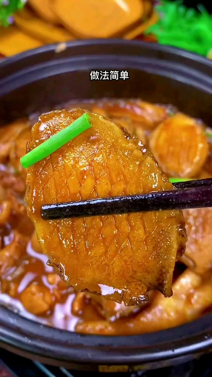 鲍鱼鸡 煲,做法简单鲍鱼脆嫩,鸡味十足