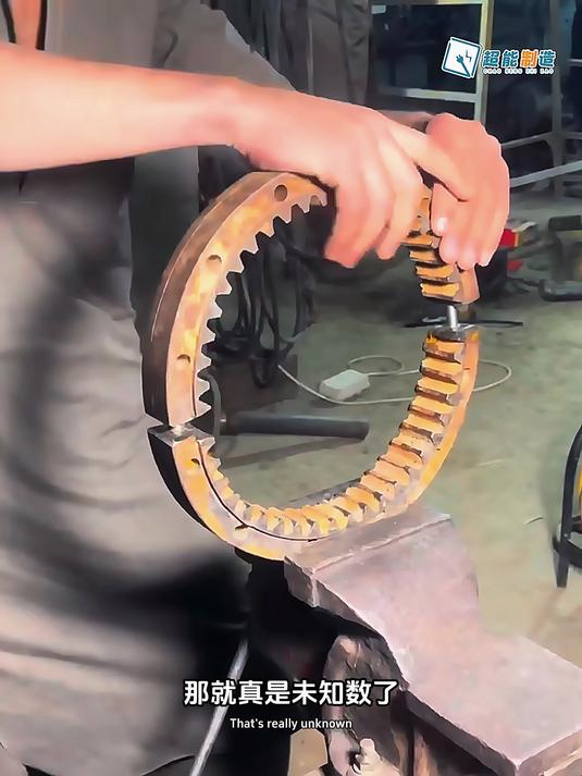看老巴师傅如何维修损坏的八爪齿轮的