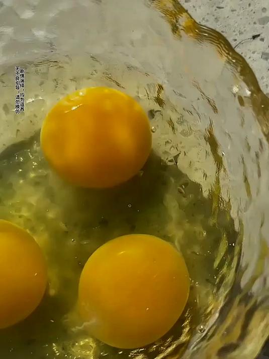 如何把无壳鸡蛋,孵出小鸡?