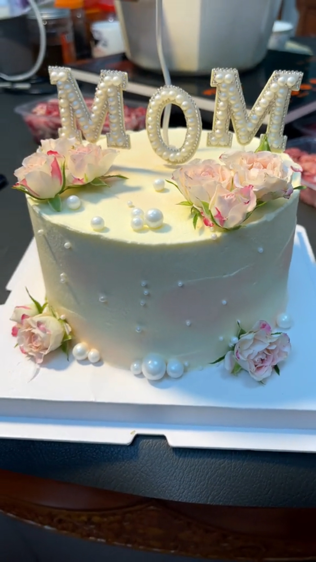 靓肥牛命名送的靓水果蛋糕,祝天下母亲节快乐