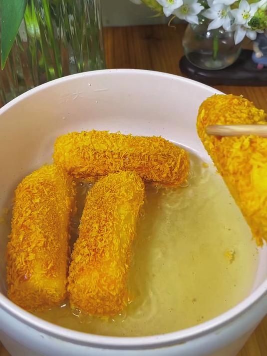 解锁春卷皮新吃法 做一道又酥又脆又有颜值的美食