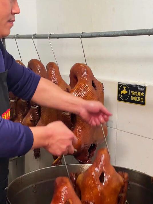 来潮汕必打卡的鹅肉饭