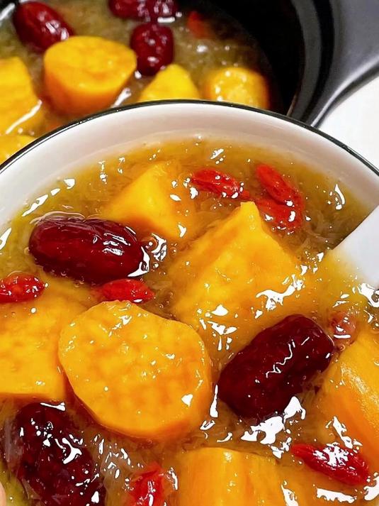 秋季女孩子一定要多喝的七种养生甜汤做法