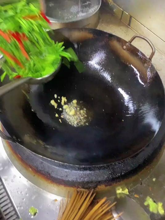 河虾炒韭菜花