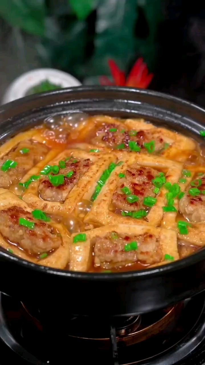 我认为豆腐最好吃的做法 就是豆腐酿肉了鲜香入味特别好吃