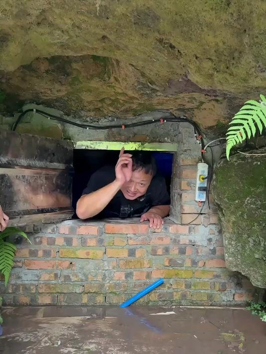 在山洞深处养的“娃娃鱼”竟然能长这么大？上