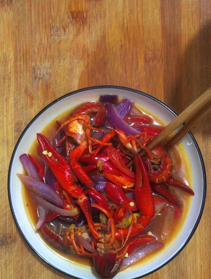 小龙虾怎么做才好吃,分享一道小龙虾炒洋葱
