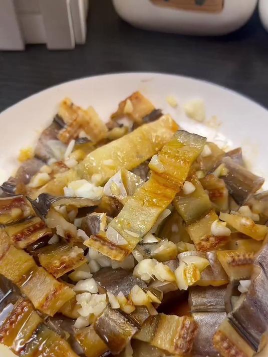 下饭鳗鱼干。好吃到舔盘 在家做美食