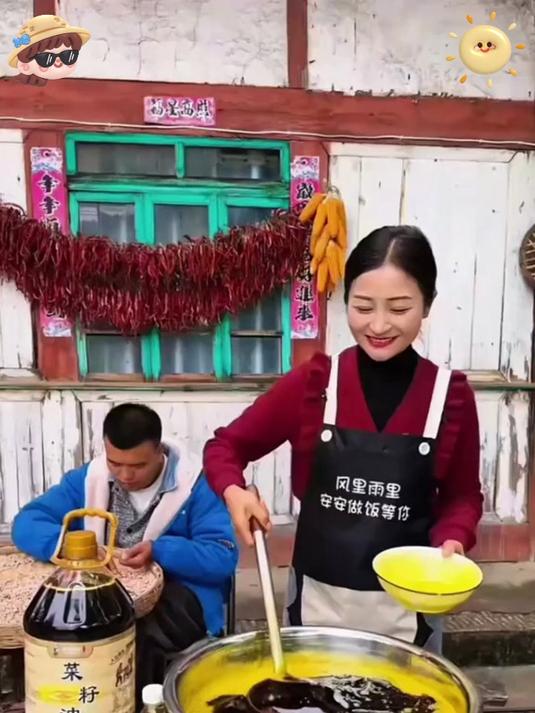 比普通菜籽油香!新榨浓香菜籽油,色泽金黄,凉拌炒菜都合适