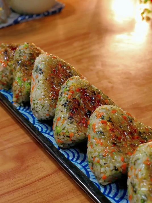 小孩子爱吃的紫菜饭团