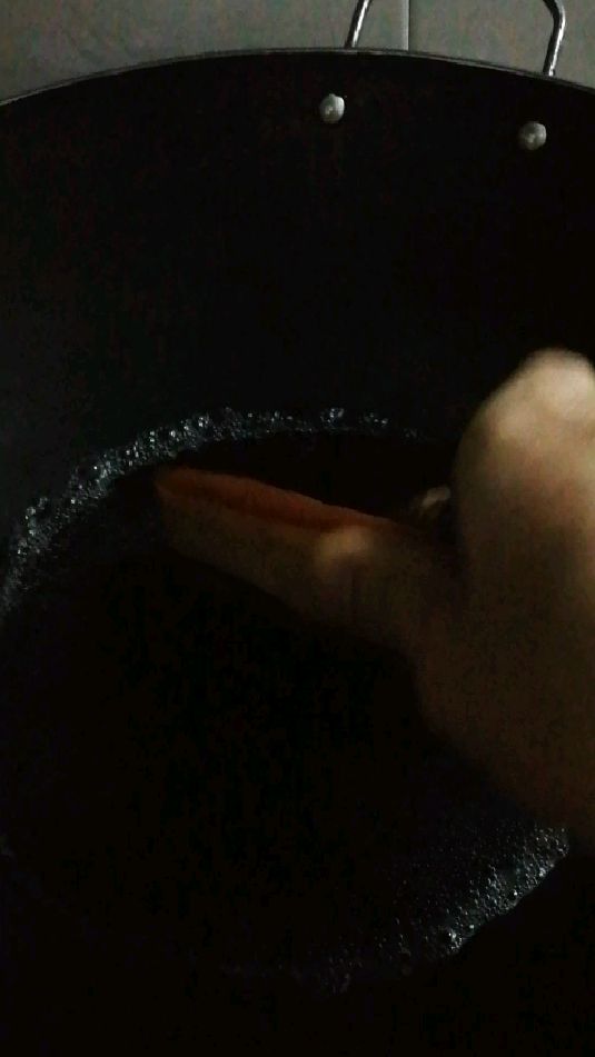 时令食品:荷芹炒农家腊肠腊肉