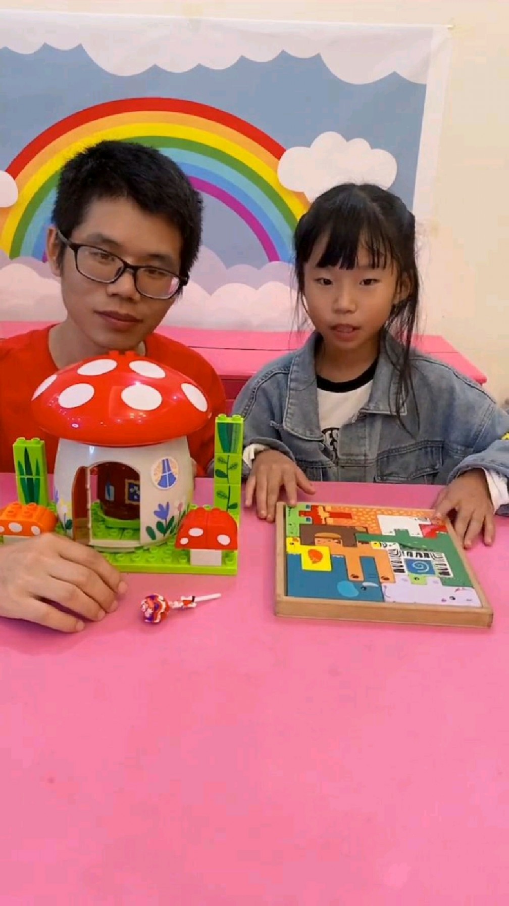 芯芯找到了小黄鸭积木