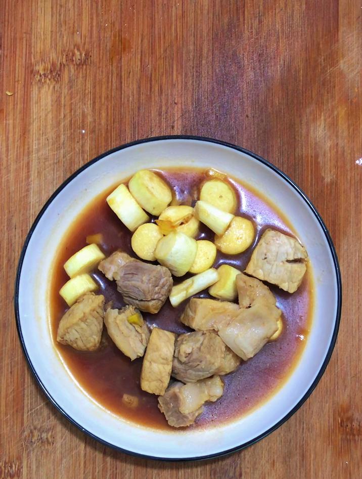 红烧肉配什么菜一起烧好吃,配茭白好吃