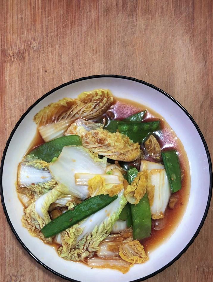 圆白菜怎么炒好吃 家常菜,分享一道圆白菜炒荷兰豆