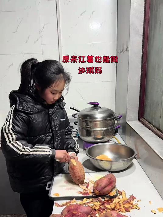 想炸点红薯丸子吃,她说做啥沙琪玛,头一次吃红薯做的沙琪玛