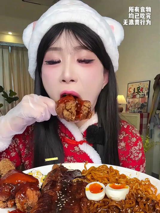 今天吃 鳗鱼酱鸡面、炸鸡、三文鱼寿司,妈呀太香了