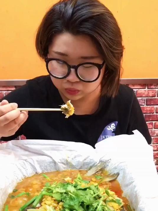 做纸包鱼需要经验吗?学几天就能开干,操作上手没门槛!