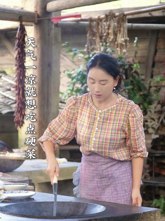 天气一凉就想吃点硬菜,今天吃笋干焖鸭