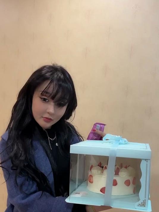 你说你想吃草莓蛋糕,有人应承你将近一年也没给你买