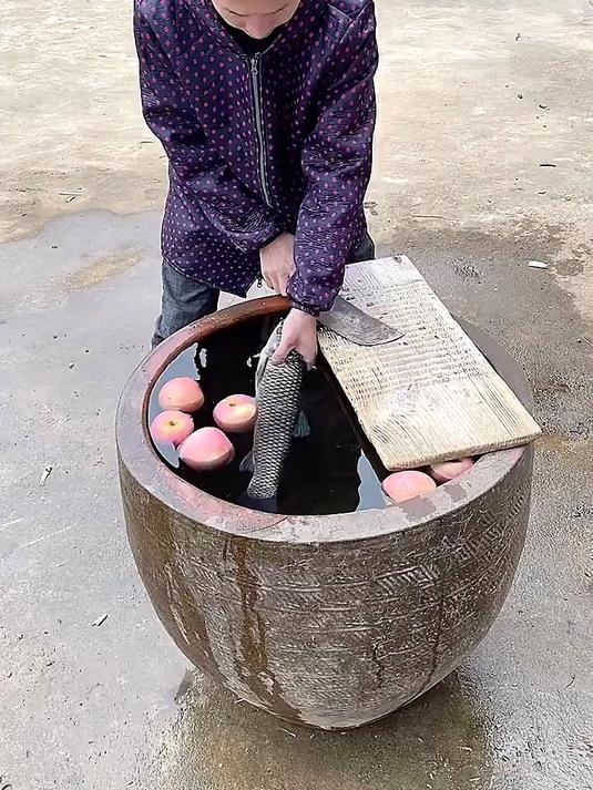 没想到自己在家刮鱼鳞也能这么方便,太好去鳞了吧