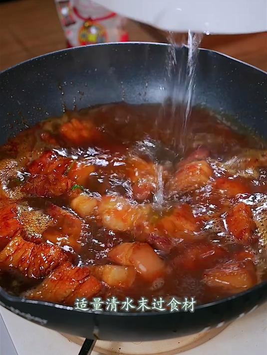 大家都说做红烧肉，颜色不洪亮，糖色难熬