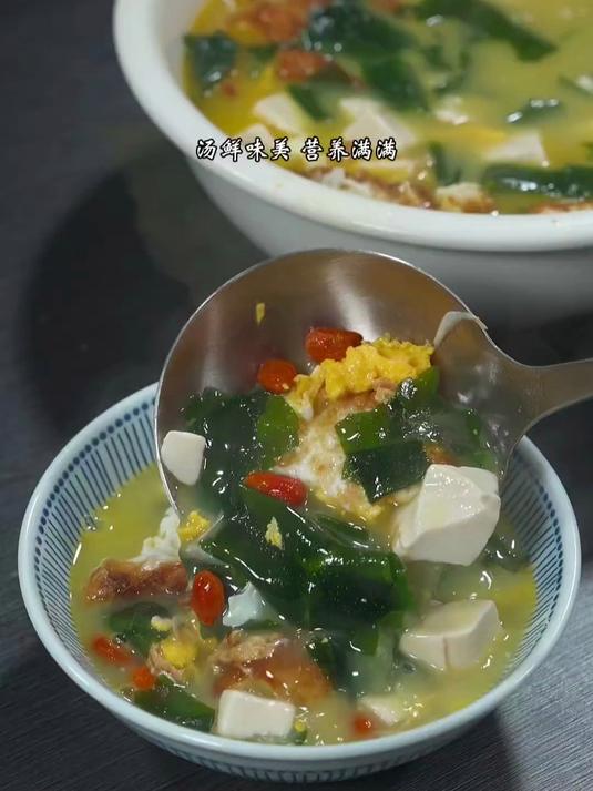 家有小朋友长身体，一定要多喝这个裙带菜鸡蛋汤，汤鲜味美