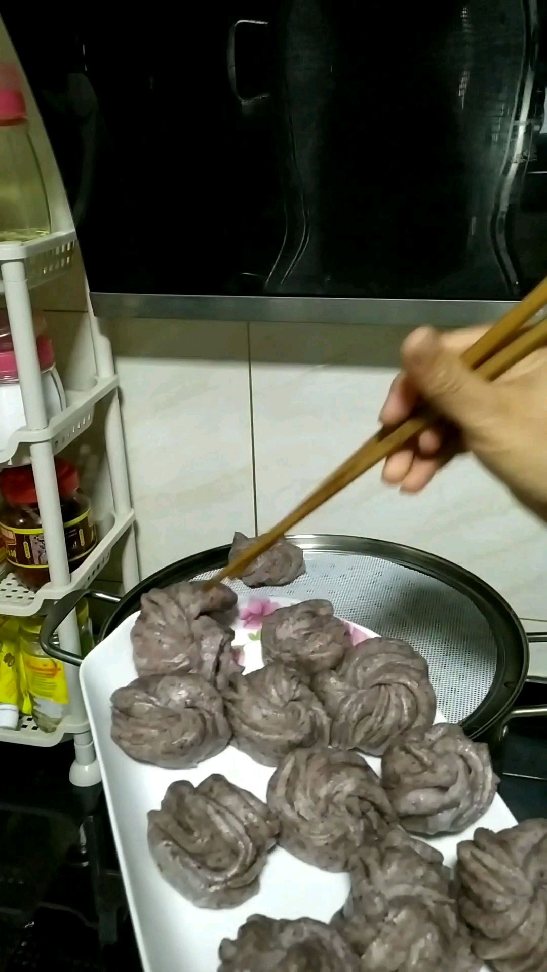 黑米面小花卷