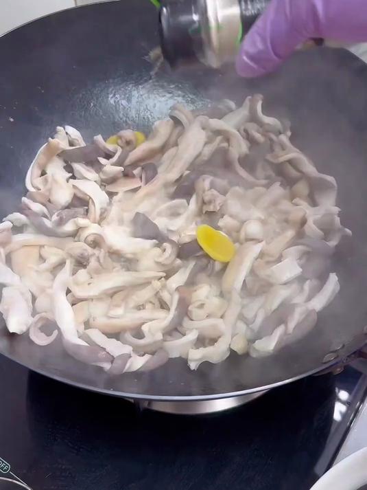 煲了猪肚莲子汤，鲜美营养温卜又养胃