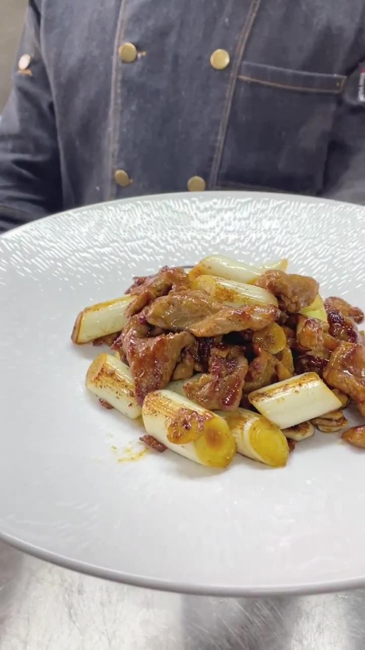 今天我分享一道,粤菜手法京葱爆炒羊肉