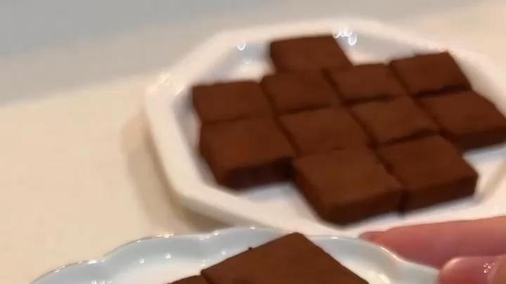 瑞莎做了情人节必吃的生巧克力哟!