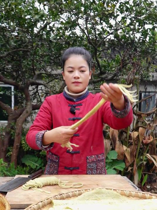 今天来做点过年必吃的绿豆粉 也是在外游子挂念的家乡味