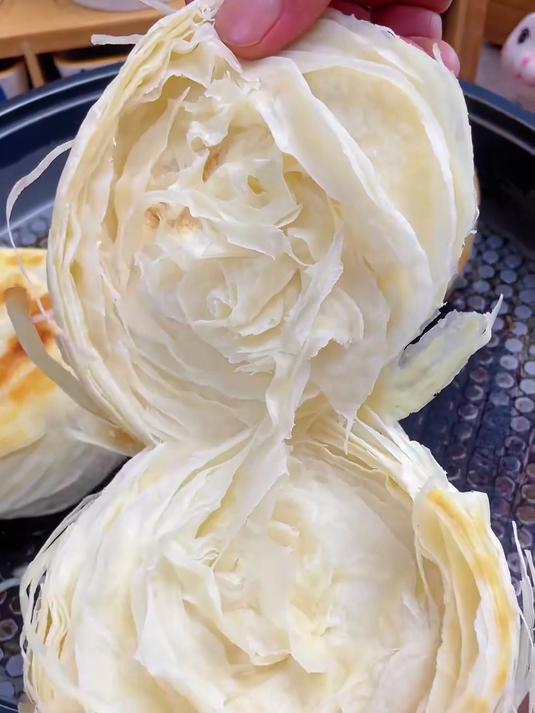 配咸菜绝了～潼关千层饼咸香酥脆,早餐吃着过瘾