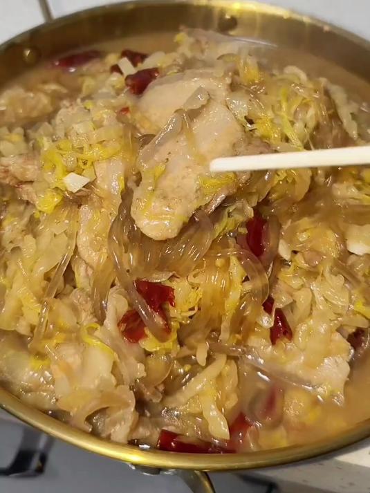 东北人最爱这一口猪肉酸菜炖粉条