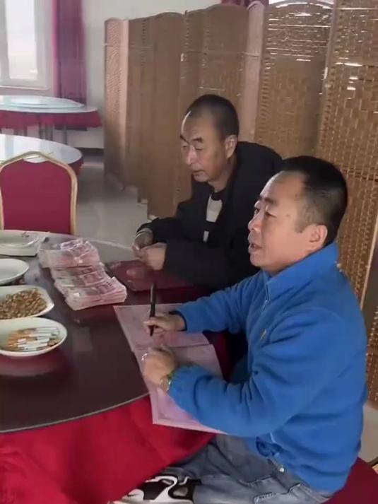 专业吃席#幽默搞笑##看土味视频品百味人生#
