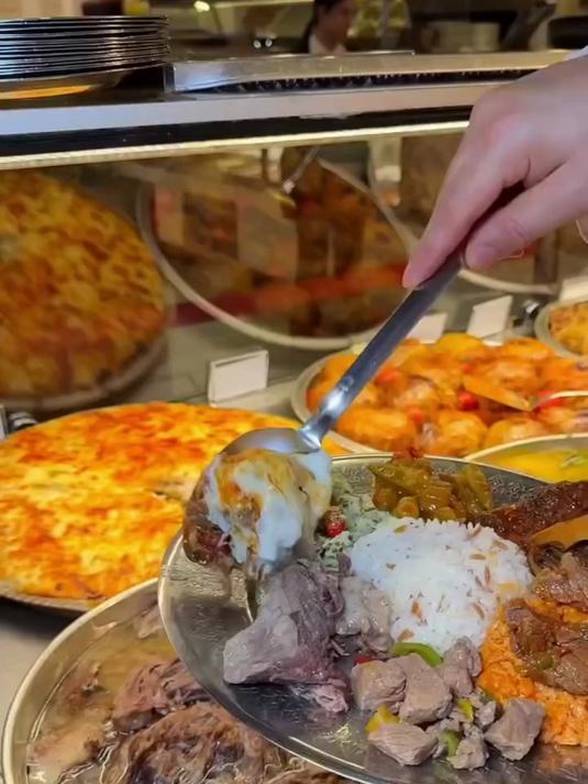 土耳其经典烤肉饭有多香?这一大盘肉饭,是当地人的快乐碳水炸弹