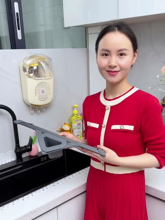 不占地方的三角形沥水架,洗完的碗 杯子都可以放上去沥水