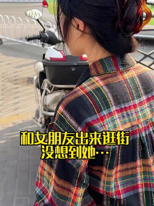 e人出街,伸手就是要乐事山东煎饼卷大葱味薯片