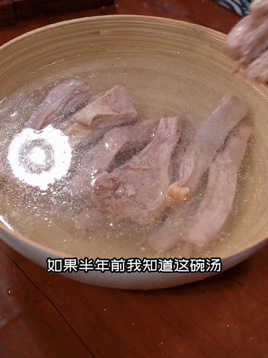锁鲜白芷胡萝卜羊肉汤,现炖现喝营养不折
