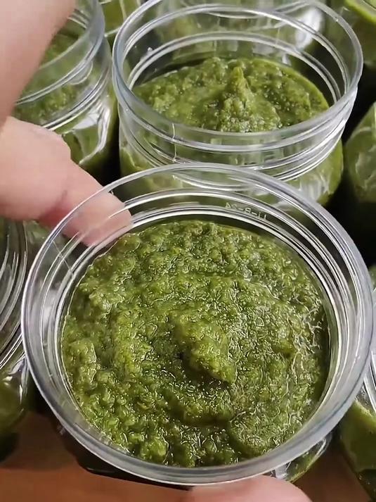 挖 1 筐草原野韭菜花,熬 1 罐灵魂酱!这才是内蒙人的吃法