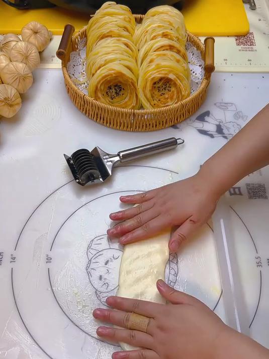 家用切面器不锈钢家用滚面刀切面刀香葱切面条切厨房工具