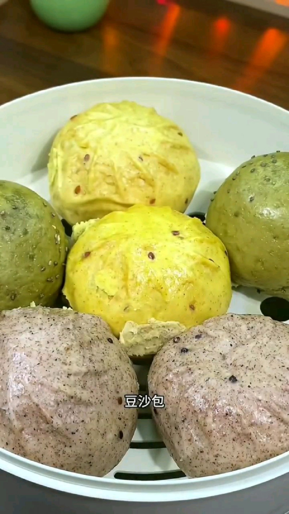 找到一款热量比全麦面包还低的全麦豆包