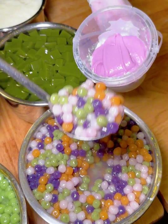 来重庆就是为了这口酸酸甜甜的杨梅冰汤圆!还有芋泥麻薯桶!