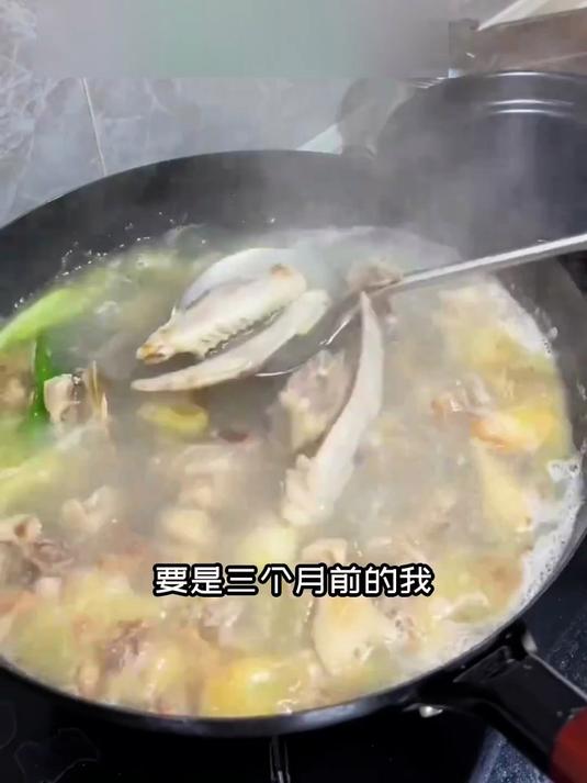 熬夜党护肤汤！虫草花老鸭汤内调外养，改善皮肤粗糙感